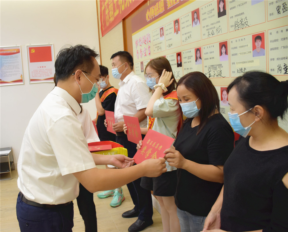 1630316807692395.jpg 業(yè)總頒獎.jpg
