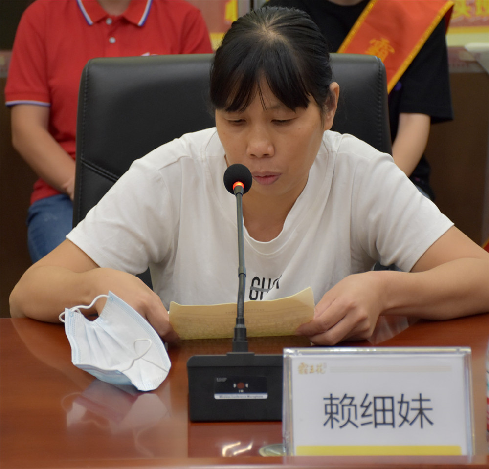 1630316917899986.jpg 家長代表發(fā)言.jpg